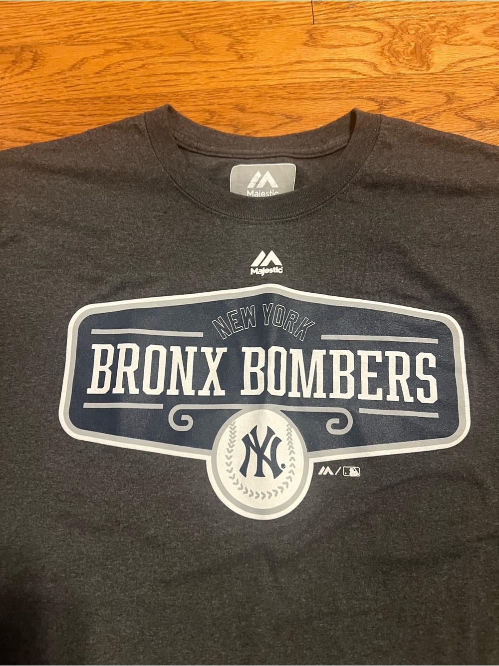 Majestic New York Yankees Bronx Bombers Charcoal Graphic T-Shirt - Picture 2 of 7